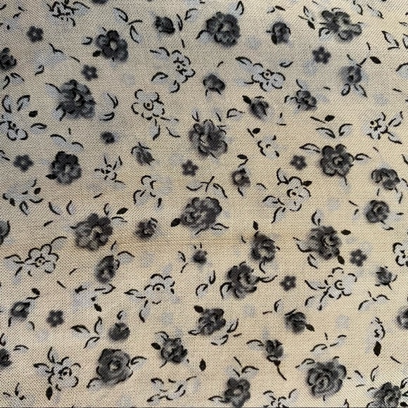 Brandy Melville Ditsy Floral Crop Top - Picture 8 of 8